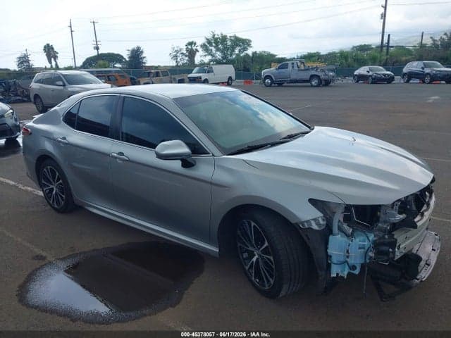2019 TOYOTA CAMRY SE 19