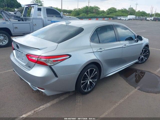 2019 TOYOTA CAMRY SE 4