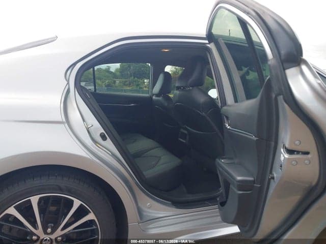 2019 TOYOTA CAMRY SE 8