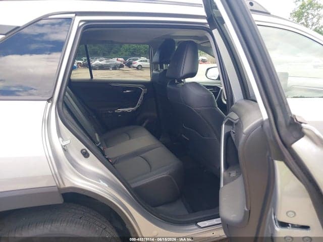 2025 TOYOTA RAV4 XLE PREMIUM 8