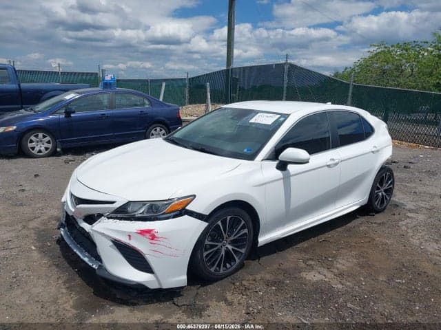 2020 TOYOTA CAMRY SE 2
