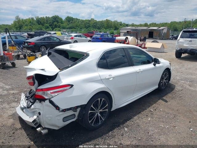 2020 TOYOTA CAMRY SE 4