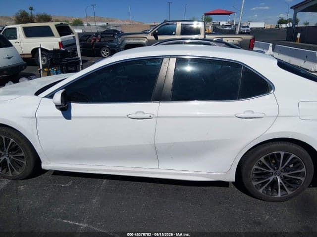 2018 TOYOTA CAMRY SE 14