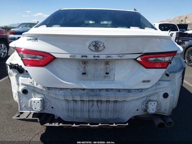 2018 TOYOTA CAMRY SE 16