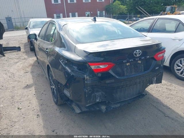 2020 TOYOTA CAMRY SE 3