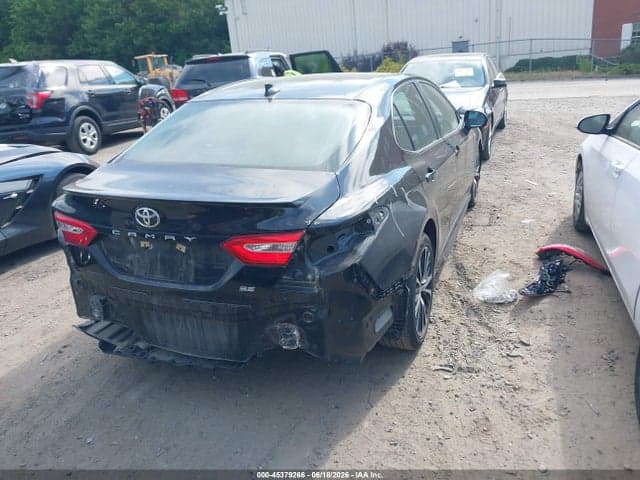 2020 TOYOTA CAMRY SE 4