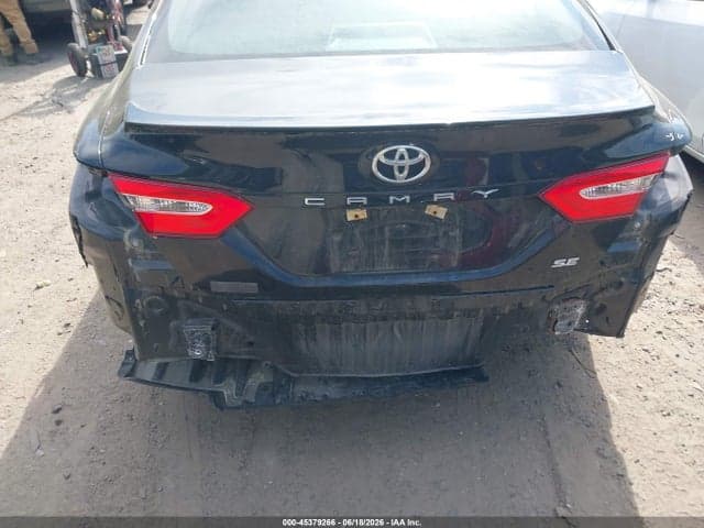 2020 TOYOTA CAMRY SE 6