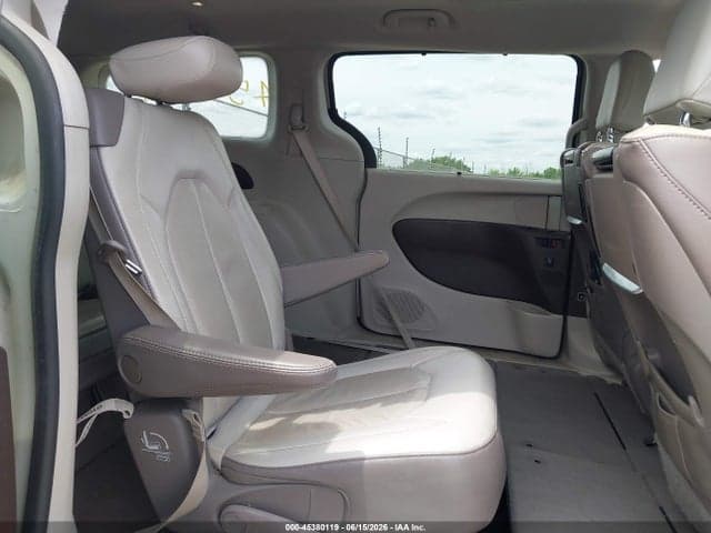 2019 CHRYSLER PACIFICA TOURING L PLUS 8