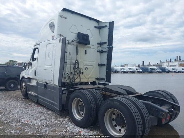 2022 FREIGHTLINER NEW CASCADIA 126 3