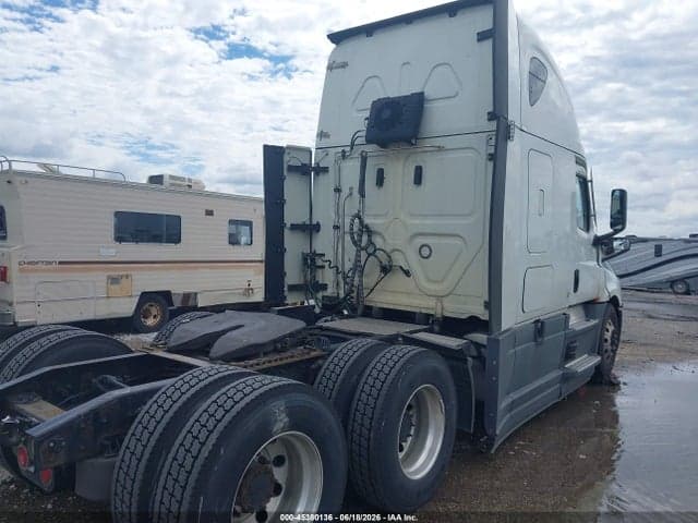 2022 FREIGHTLINER NEW CASCADIA 126 4