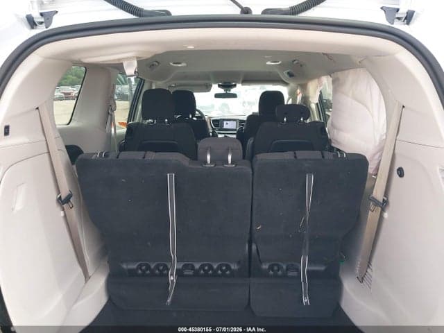 2022 CHRYSLER VOYAGER LX 17