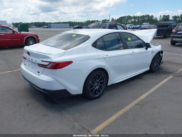 2025 TOYOTA CAMRY SE 4