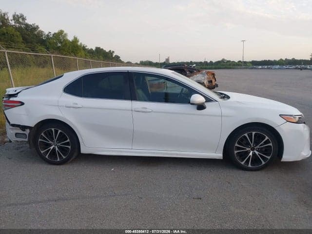 2018 TOYOTA CAMRY SE 13