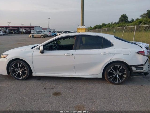 2018 TOYOTA CAMRY SE 14