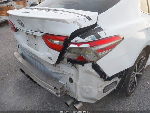 2018 TOYOTA CAMRY SE 6