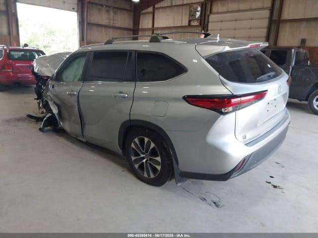 2023 TOYOTA HIGHLANDER XLE 3