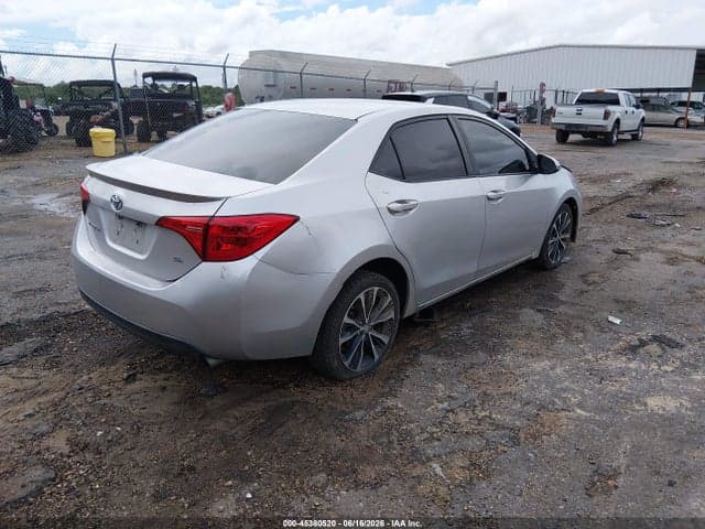 2017 TOYOTA COROLLA SE 4
