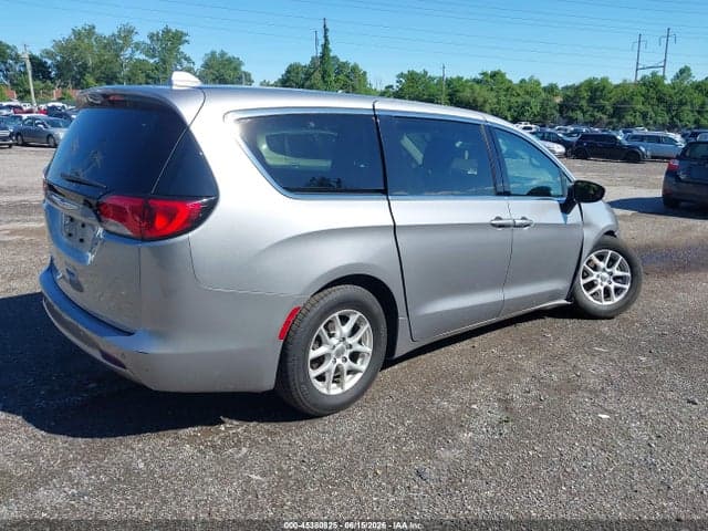 2017 CHRYSLER PACIFICA LX 4