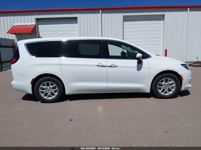 2022 CHRYSLER VOYAGER LX 14