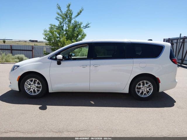 2022 CHRYSLER VOYAGER LX 15