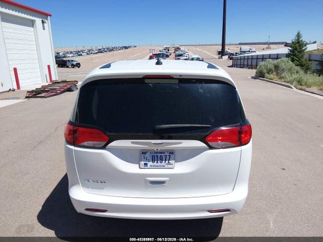2022 CHRYSLER VOYAGER LX 17