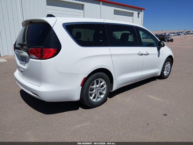 2022 CHRYSLER VOYAGER LX 4