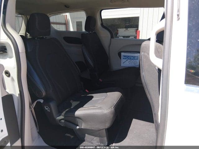2022 CHRYSLER VOYAGER LX 8