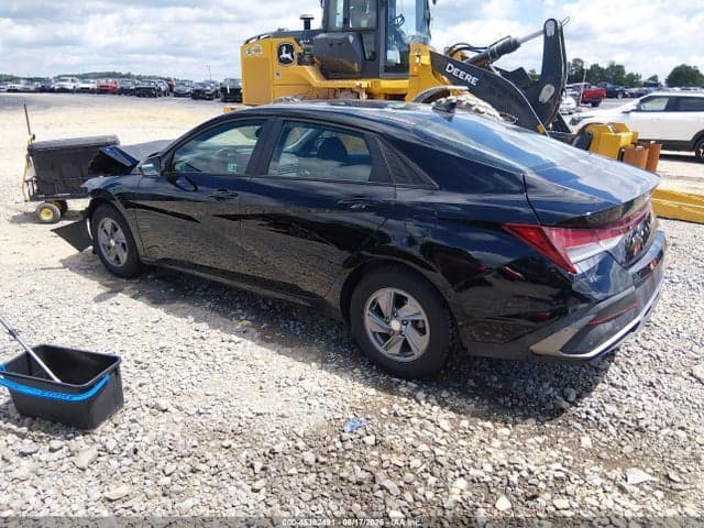 2025 HYUNDAI ELANTRA SE 3