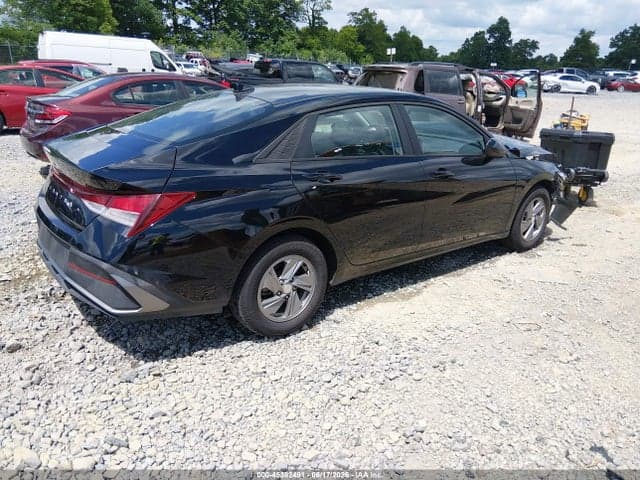 2025 HYUNDAI ELANTRA SE 4