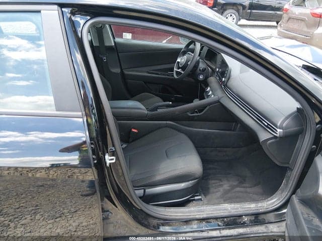 2025 HYUNDAI ELANTRA SE 5