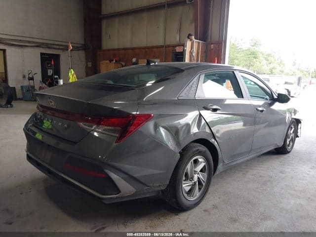 2025 HYUNDAI ELANTRA SE 4