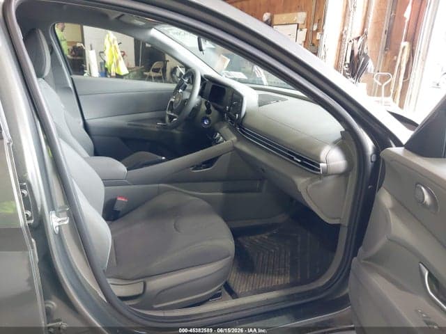 2025 HYUNDAI ELANTRA SE 5