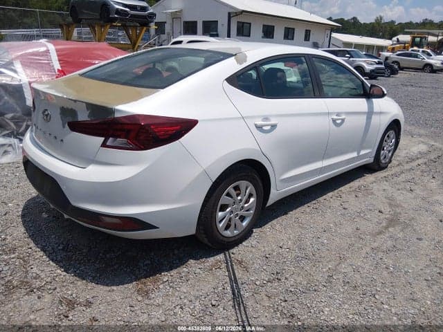 2019 HYUNDAI ELANTRA SE 4