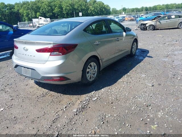2020 HYUNDAI ELANTRA SE 4