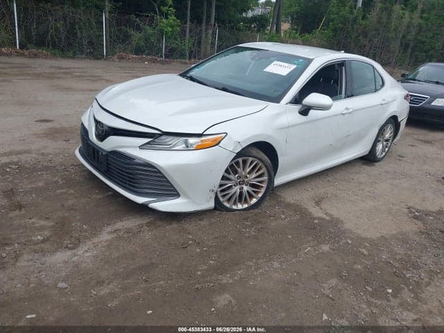 2020 TOYOTA CAMRY XLE 2