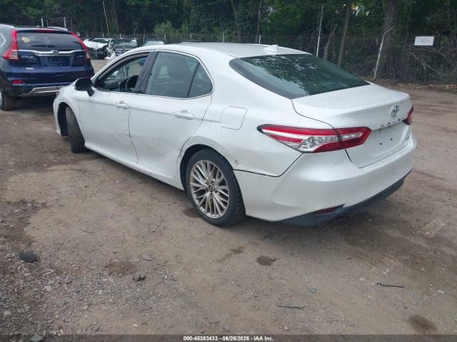 2020 TOYOTA CAMRY XLE 3
