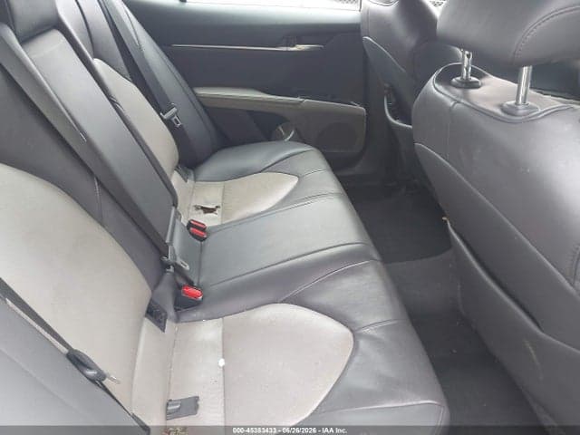 2020 TOYOTA CAMRY XLE 8