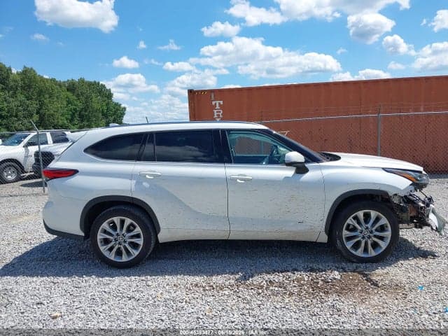 2022 TOYOTA HIGHLANDER LIMITED 13