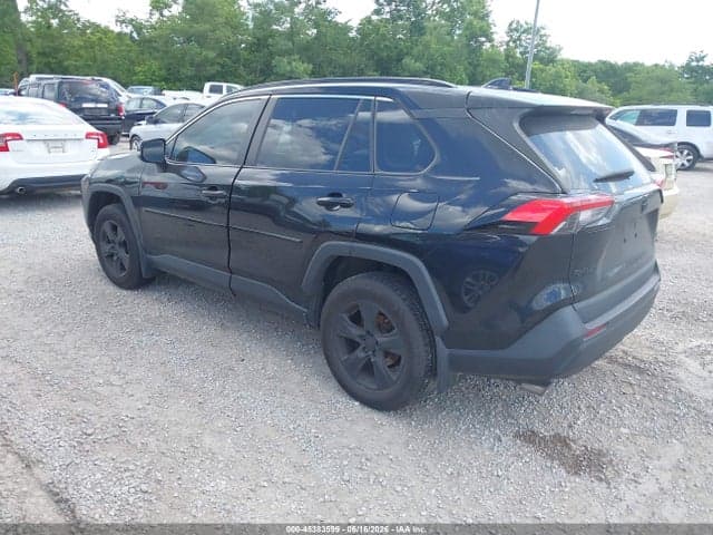 2021 TOYOTA RAV4 XLE 3