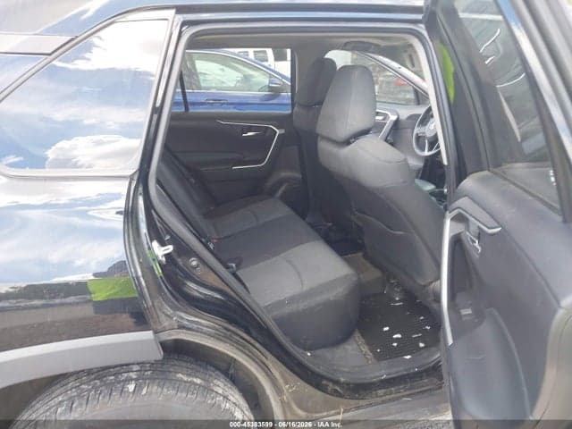 2021 TOYOTA RAV4 XLE 8