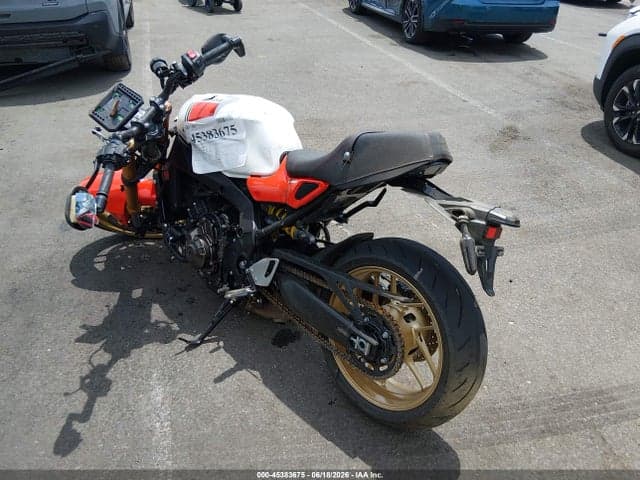 2025 YAMAHA XSR900 3