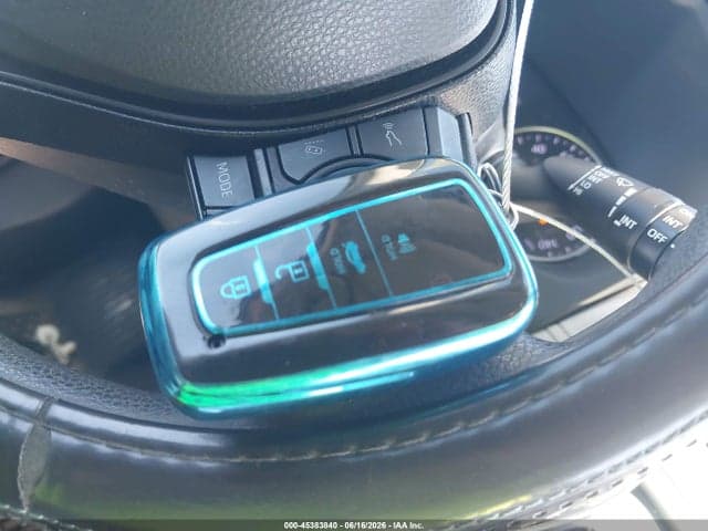 2019 TOYOTA RAV4 XLE 11