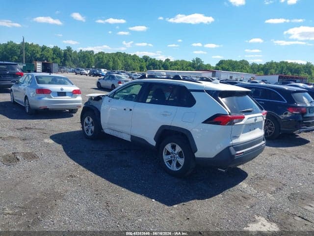 2019 TOYOTA RAV4 XLE 3