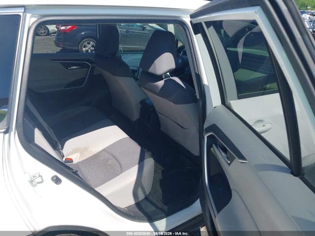 2019 TOYOTA RAV4 XLE 8