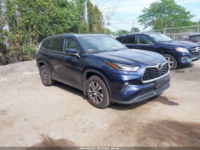 2021 TOYOTA HIGHLANDER XLE - 1
