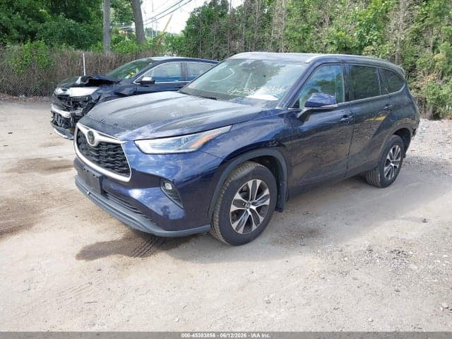 2021 TOYOTA HIGHLANDER XLE 2