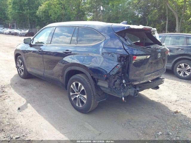 2021 TOYOTA HIGHLANDER XLE 3