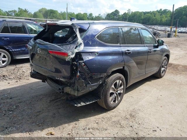 2021 TOYOTA HIGHLANDER XLE 4