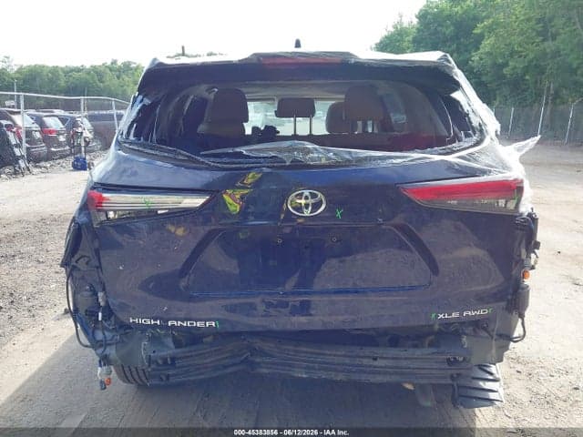 2021 TOYOTA HIGHLANDER XLE 6