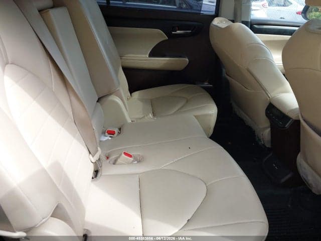 2021 TOYOTA HIGHLANDER XLE 8